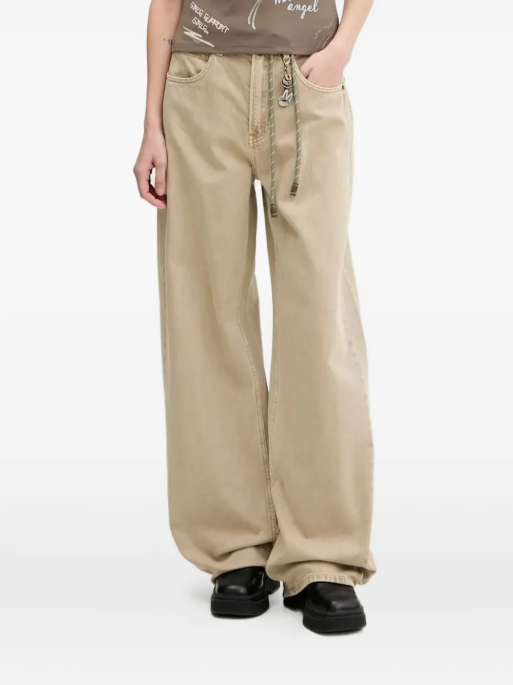 Джинсы широкого кроя с веревочной отделкой Miss Sixty, нейтральный
Джинсы широкого кроя с веревочной отделкой Miss Sixty, нейтральный