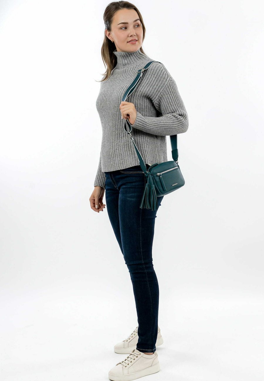Сумка кросс-боди Emily & Noah UMHÄNGE BELLI, Petrol /Teal
Сумка кросс-боди Emily & Noah UMHÄNGE BELLI, Petrol /Teal