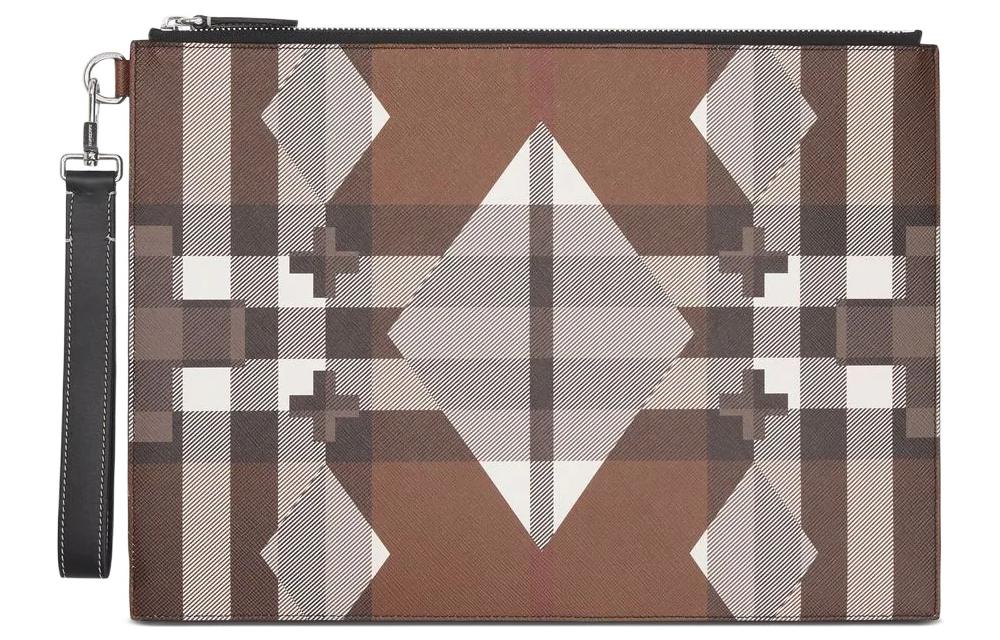 Burberry Большая геометрическая сумка-кошелек с кожаной молнией 'Dark Birch Brown'
Burberry Большая геометрическая сумка-кошелек с кожаной молнией 'Dark Birch Brown'
