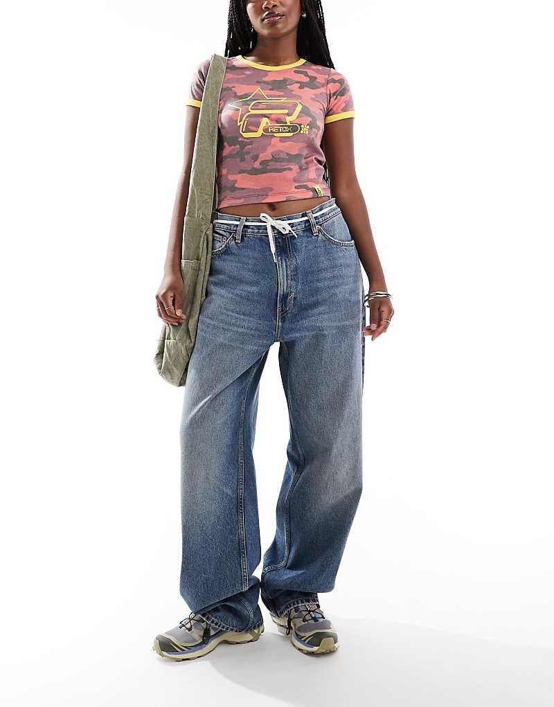 Weekday – синие джинсы свободного кроя со средней посадкой
Weekday – синие джинсы свободного кроя со средней посадкой