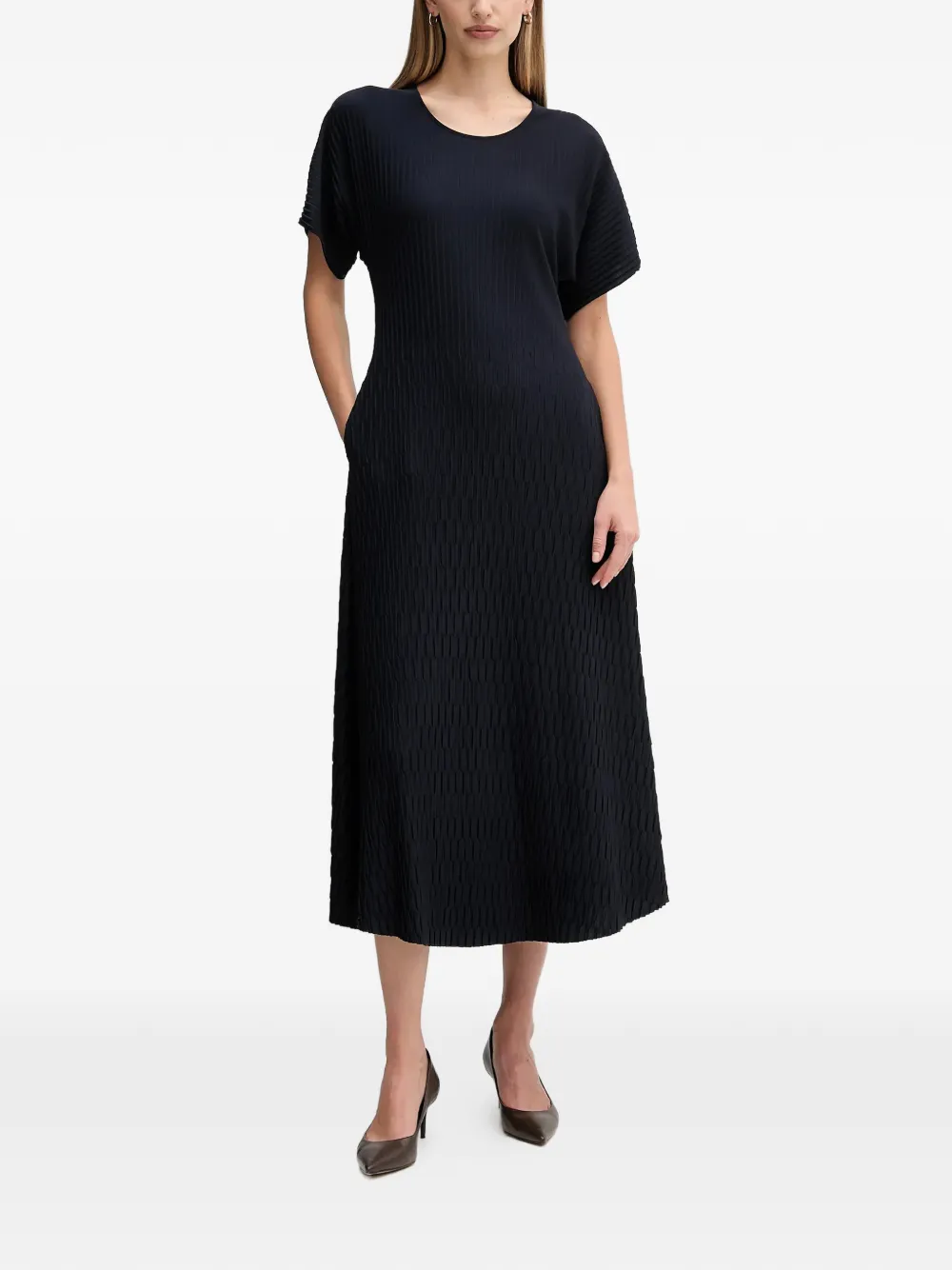 Плиссированное миди-платье А-силуэта Sandro Ferrone, синий
Плиссированное миди-платье А-силуэта Sandro Ferrone, синий