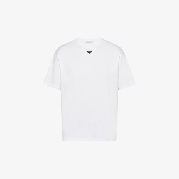 Хлопковая футболка с круглым вырезом и металлической бляшкой Prada, белый
Хлопковая футболка с круглым вырезом и металлической бляшкой Prada, белый