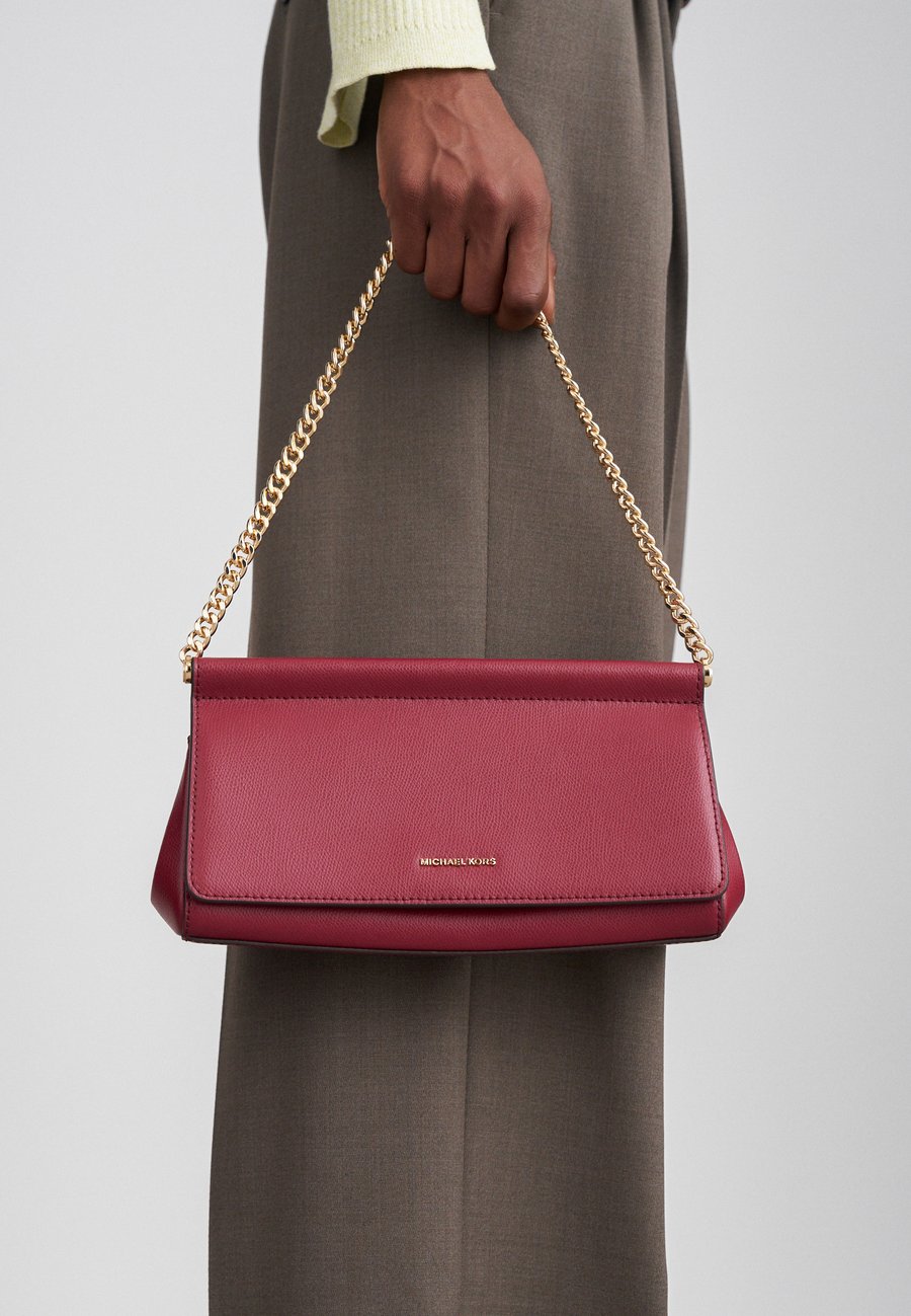Клатч MICHAEL Michael Kors CARMINE , Mulberry/Red
Клатч MICHAEL Michael Kors CARMINE , Mulberry/Red