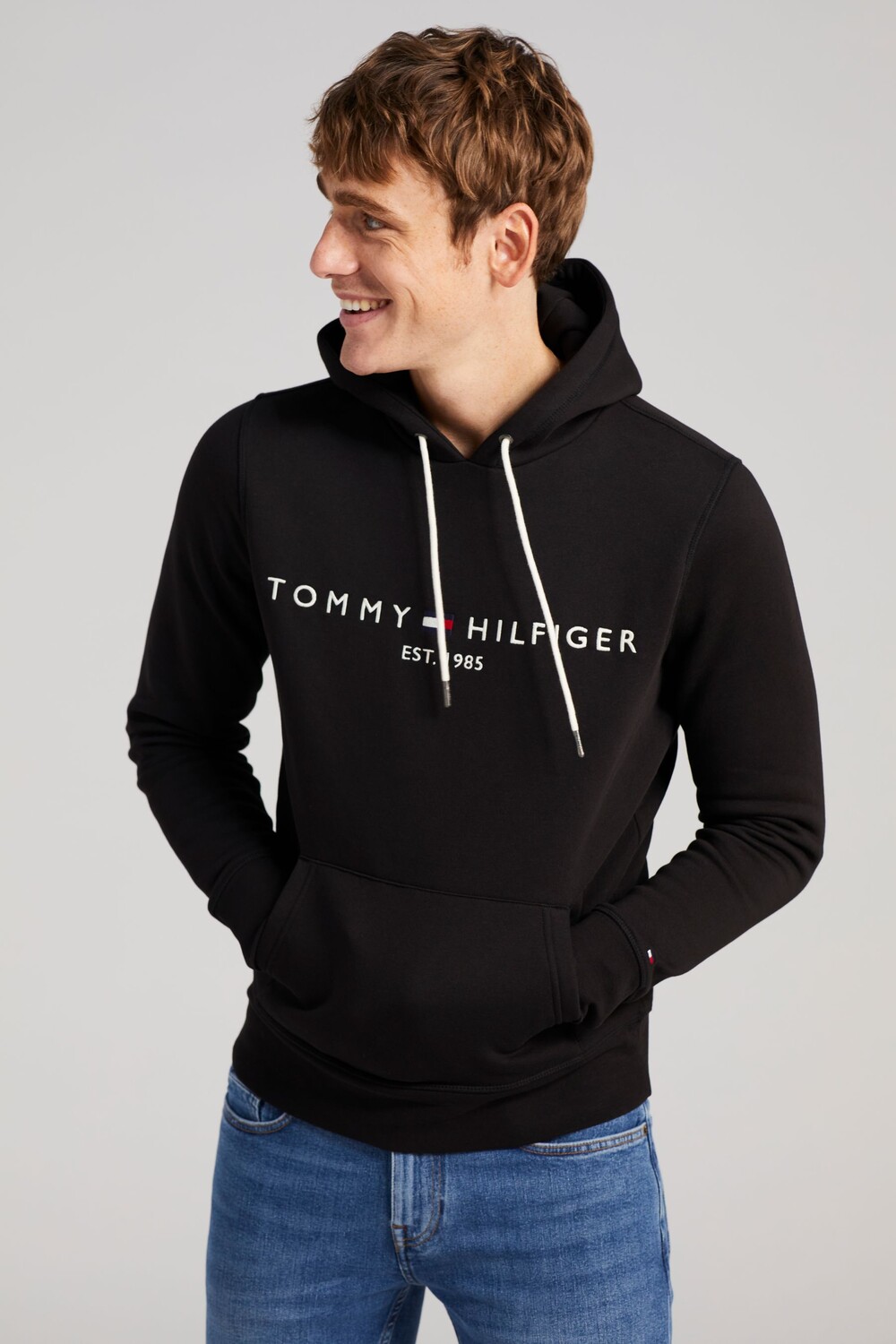 Худи Core с логотипом Tommy Hilfiger, черный
Худи Core с логотипом Tommy Hilfiger, черный