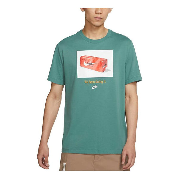 Футболка Men's Nike Sportswear Shoes Box Printing Sports Short Sleeve Malachite Green T-Shirt, мультиколор
Футболка Men's Nike Sportswear Shoes Box Printing Sports Short Sleeve Malachite Green T-Shirt, мультиколор