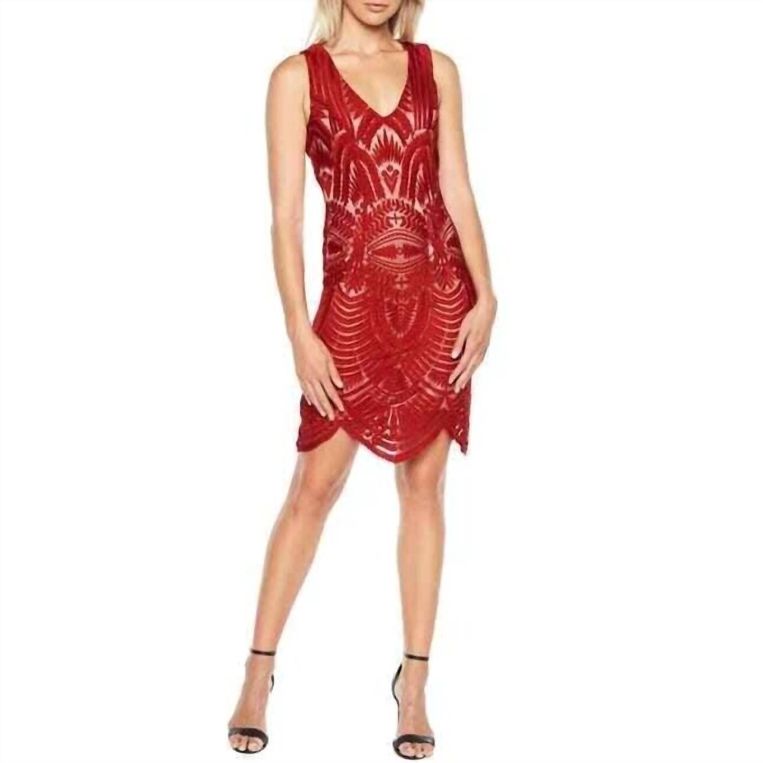 Коктейльное платье с V-образным вырезом и геометрической вышивкой красного цвета Bardot
Коктейльное платье с V-образным вырезом и геометрической вышивкой красного цвета Bardot