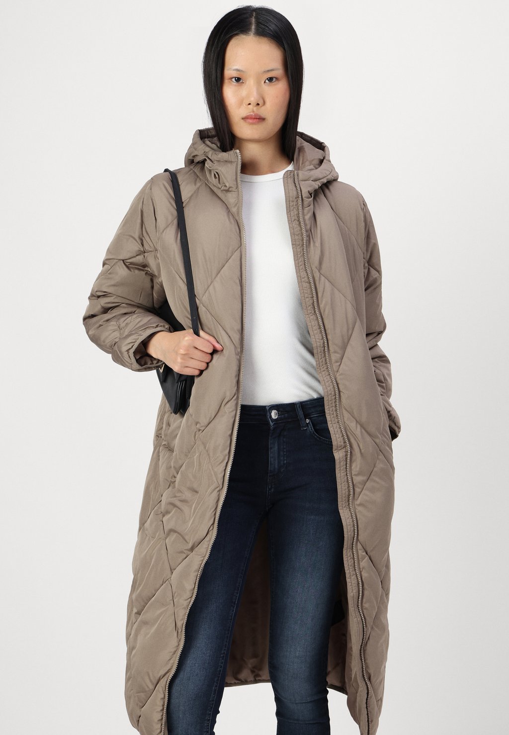 Джинсы облегающие ONLBLUSH WAIST BOX ONLY, темно-синий деним
Джинсы облегающие ONLBLUSH WAIST BOX ONLY, темно-синий деним