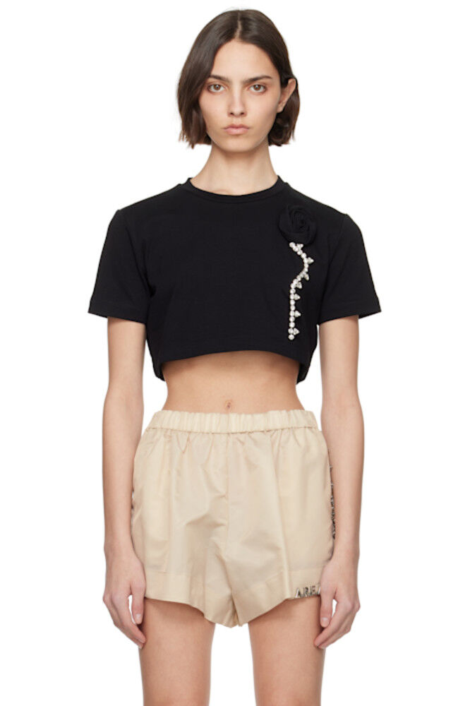 Черная укороченная футболка с кристаллами и розеткой AREA
Черная укороченная футболка с кристаллами и розеткой AREA