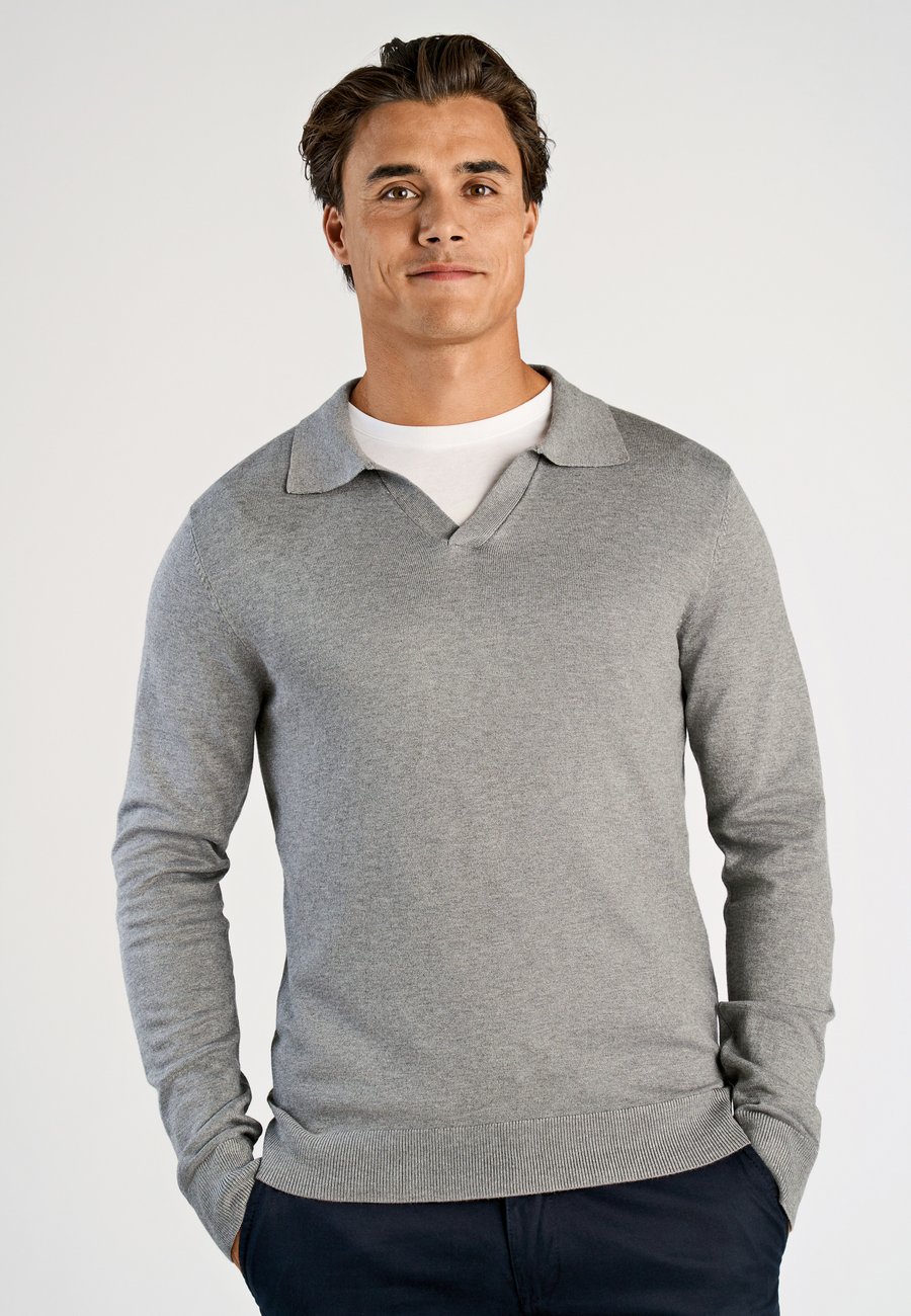 Поло Lindbergh V-NECK POLO, Grey Stone Mix/Grey, Серый, Поло Lindbergh V-NECK POLO, Grey Stone Mix/Grey
Поло Lindbergh V-NECK POLO, Grey Stone Mix/Grey, Серый, Поло Lindbergh V-NECK POLO, Grey Stone Mix/Grey