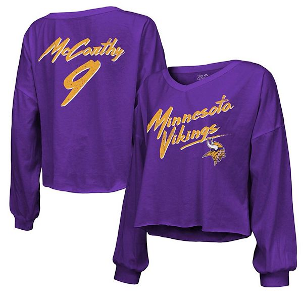 Женская футболка Minnesota Vikings с именем и номером JJ McCarthy, фиолетовая, с V-образным вырезом и длинными рукавами Majestic Threads, Фиолетовый, Женская футболка Minnesota Vikings с именем и номером JJ McCarthy, фиолетовая, с V-образным вырезом и дли
Женская футболка Minnesota Vikings с именем и номером JJ McCarthy, фиолетовая, с V-образным вырезом и длинными рукавами Majestic Threads, Фиолетовый, Женская футболка Minnesota Vikings с именем и номером JJ McCarthy, фиолетовая, с V-образным вырезом и дли