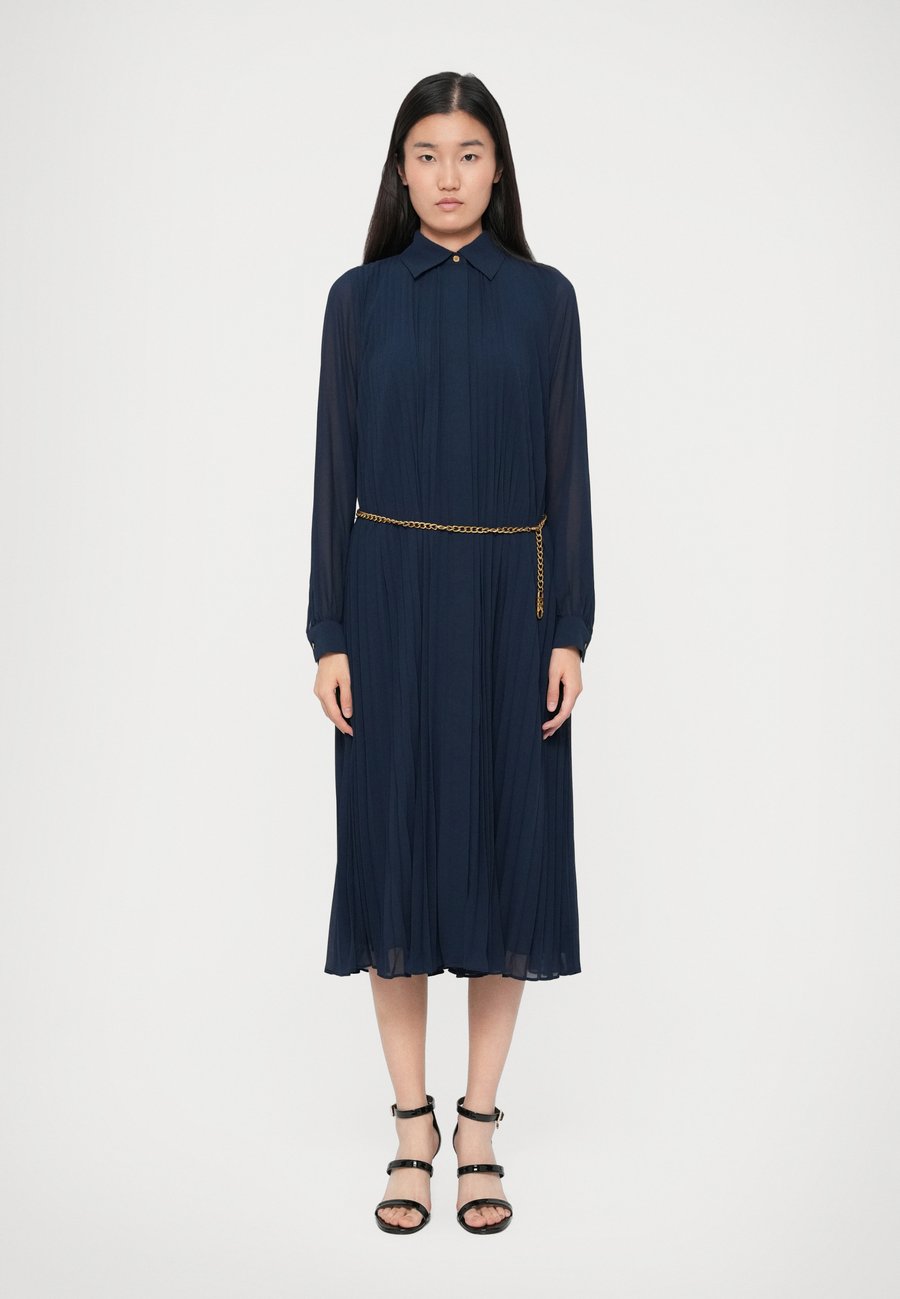 Платье MICHAEL Michael Kors PLEAT DRESS, Midnightblue/Dark Blue
Платье MICHAEL Michael Kors PLEAT DRESS, Midnightblue/Dark Blue