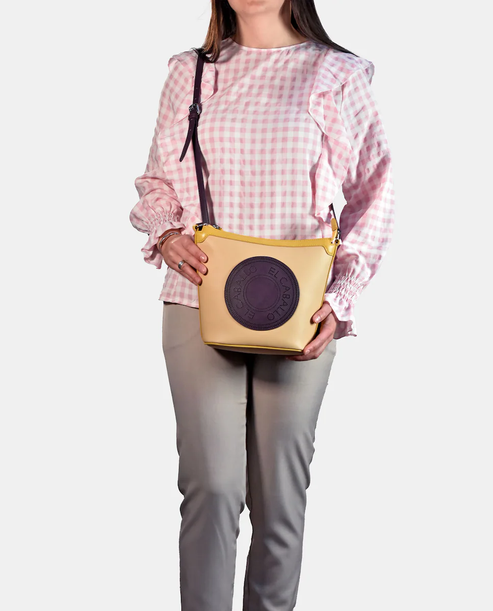 Сумка кроссбоди El Caballo с молнией из холста и кожи, кремовый
Сумка кроссбоди El Caballo с молнией из холста и кожи, кремовый