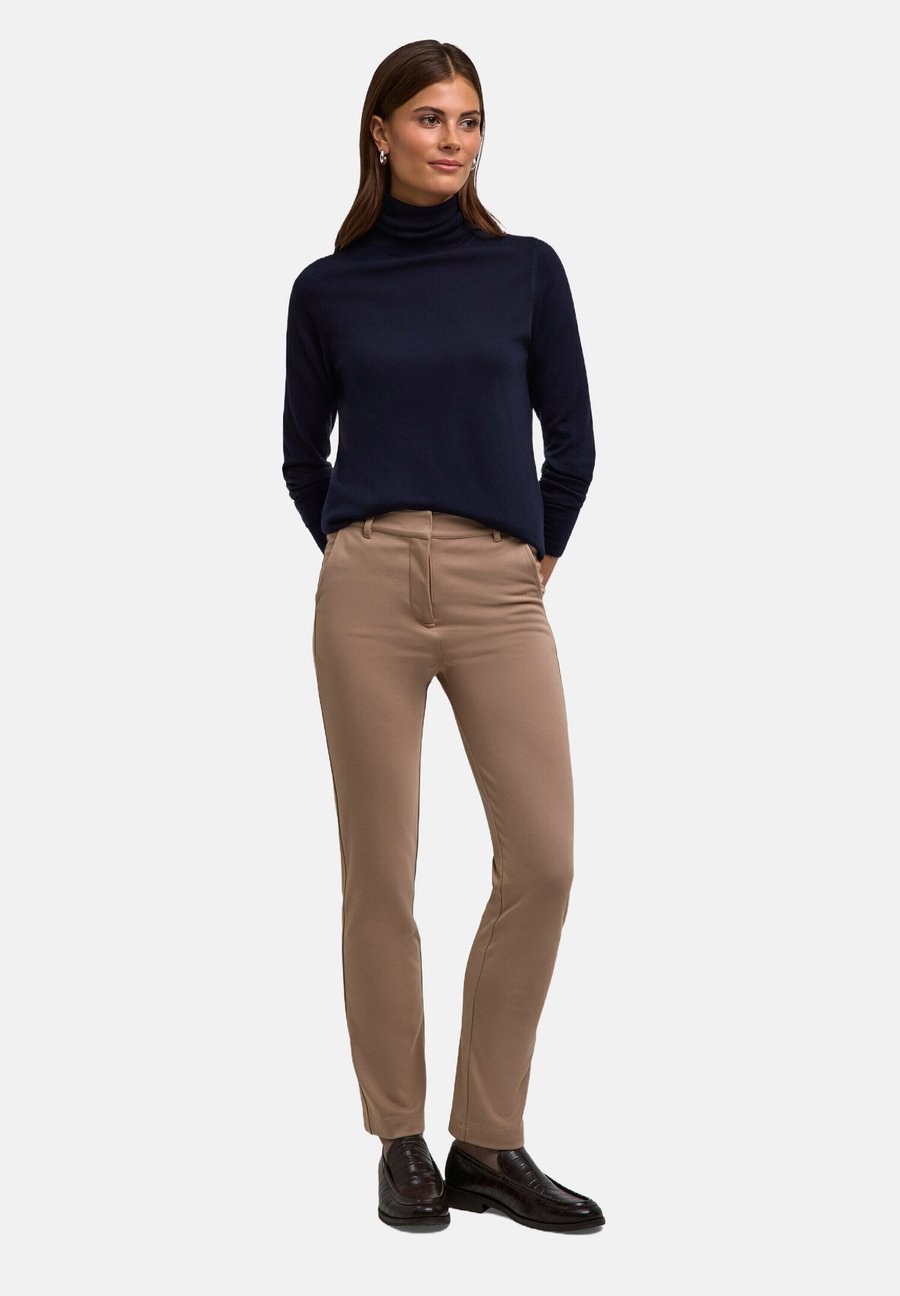 Джемпер FALKE PULLOVER, Night Sky/Neon Blue
Джемпер FALKE PULLOVER, Night Sky/Neon Blue