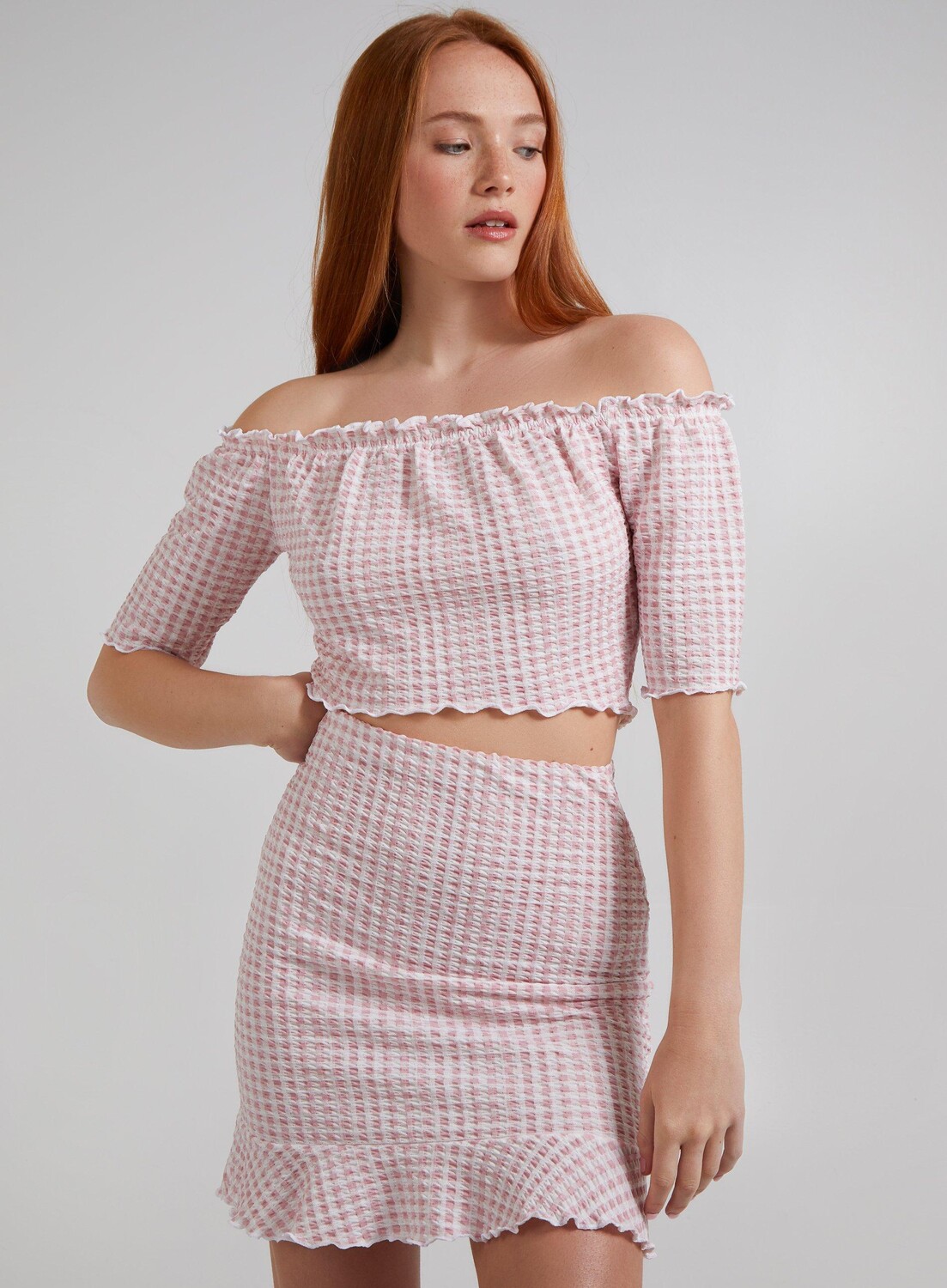 Топ в клетку с оборками и открытыми плечами Pink Vanilla, розовый
Топ в клетку с оборками и открытыми плечами Pink Vanilla, розовый