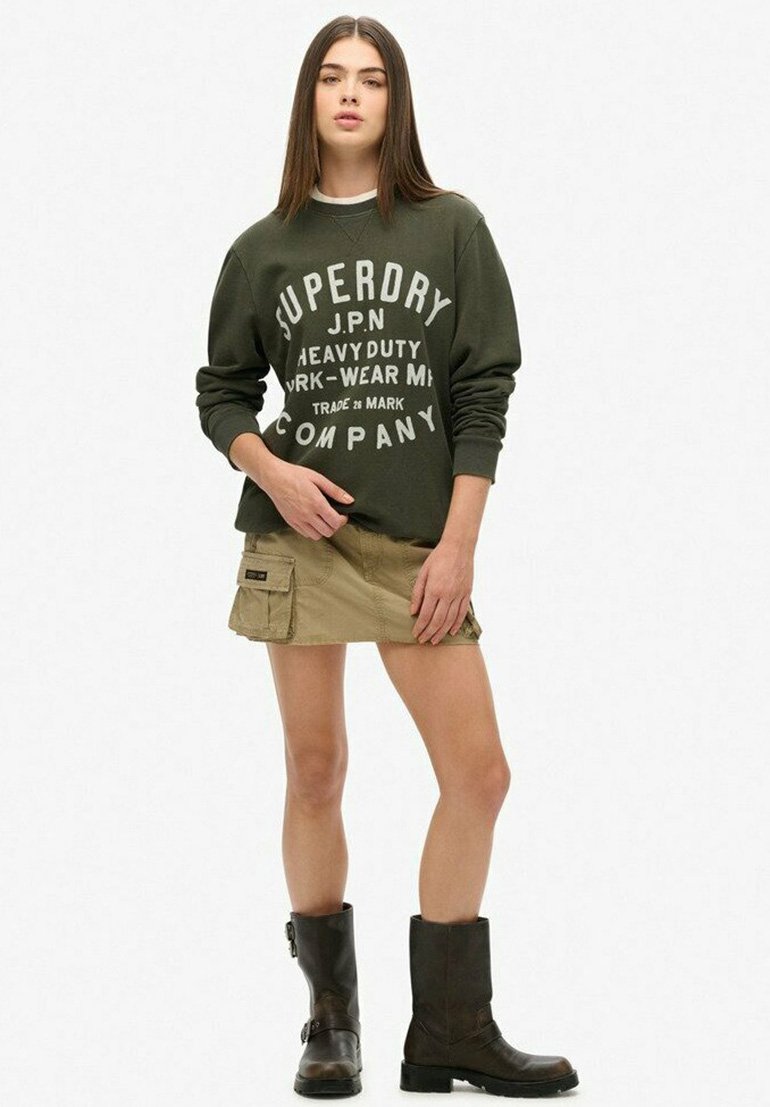 Толстовка Superdry & Co MACHINED GOODS WORKWEAR CREW, Surplus Goods Olive Green/Green
Толстовка Superdry & Co MACHINED GOODS WORKWEAR CREW, Surplus Goods Olive Green/Green