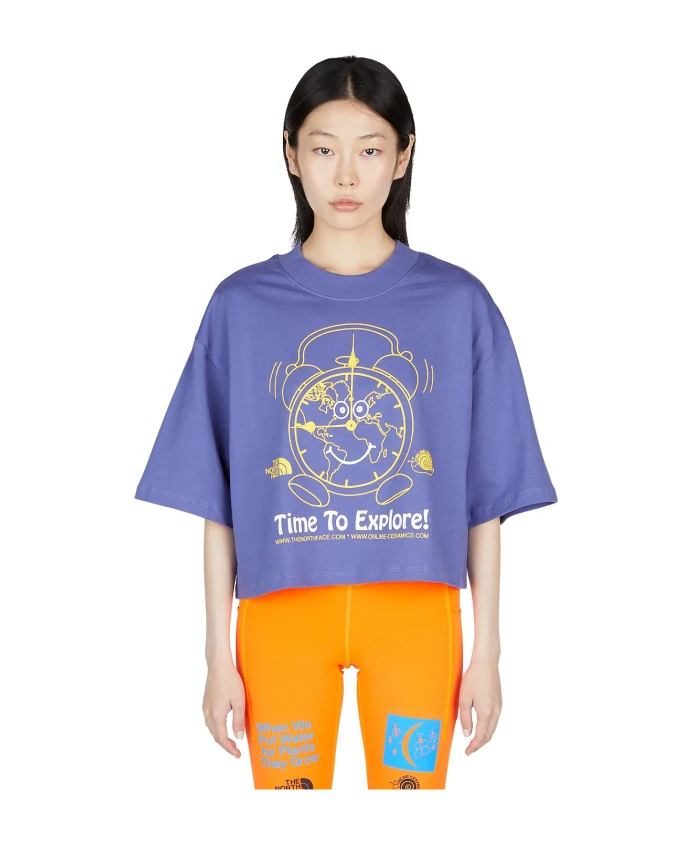 Укороченная футболка с принтом часов The North Face, фиолетовый
Укороченная футболка с принтом часов The North Face, фиолетовый