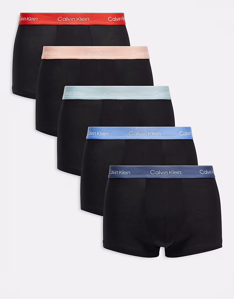 Упаковка из 5 трусов-боксеров Calvin Klein Icon Cotton Stretch черного цвета с красными/синими поясами
Упаковка из 5 трусов-боксеров Calvin Klein Icon Cotton Stretch черного цвета с красными/синими поясами