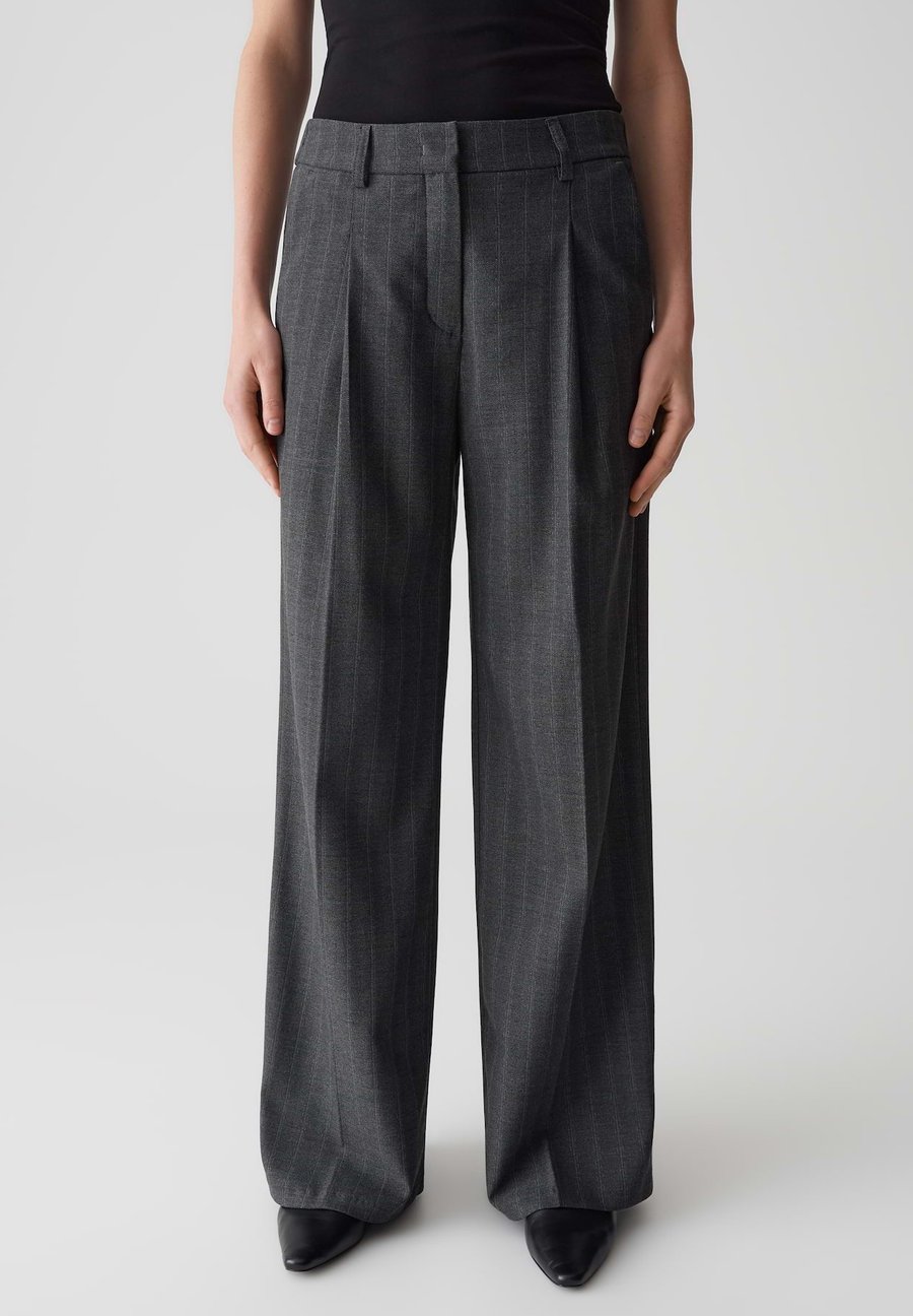 Брюки OPUS PANTS MID RISE LONG WIDE FIT PINSTRIPES WEITER , Easy Grey/Grey
Брюки OPUS PANTS MID RISE LONG WIDE FIT PINSTRIPES WEITER , Easy Grey/Grey