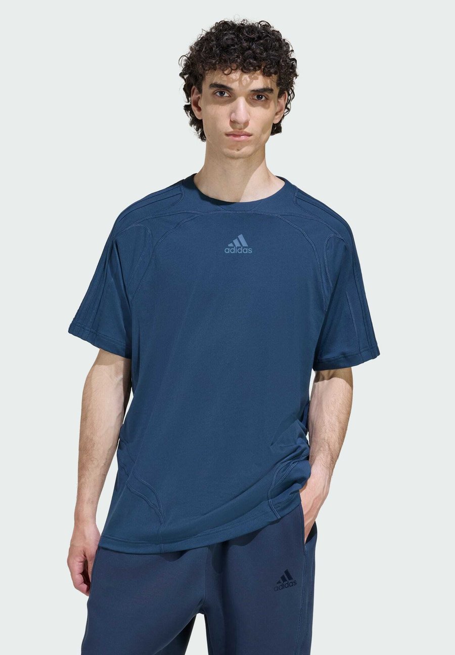 Футболка Adidas Originals CUTLINE TEE, Aurora Ink/Dark Blue, Синий, Футболка Adidas Originals CUTLINE TEE, Aurora Ink/Dark Blue
Футболка Adidas Originals CUTLINE TEE, Aurora Ink/Dark Blue, Синий, Футболка Adidas Originals CUTLINE TEE, Aurora Ink/Dark Blue
