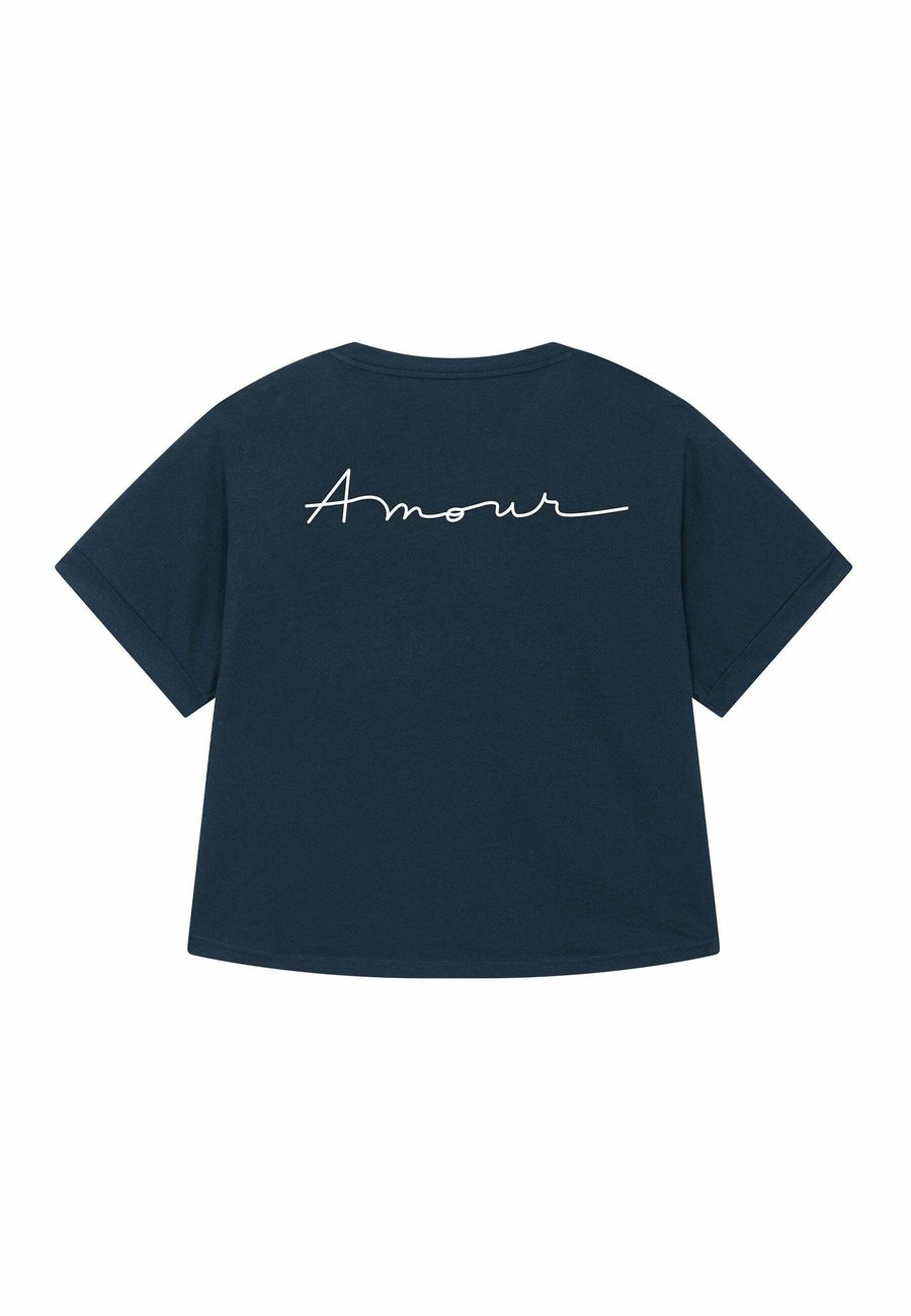 Футболка Mira Paris AMOUR ROCK BACK PRINT OVERSIZED ROLL UP 25, Dark Blue, Синий, Футболка Mira Paris AMOUR ROCK BACK PRINT OVERSIZED ROLL UP 25, Dark Blue
Футболка Mira Paris AMOUR ROCK BACK PRINT OVERSIZED ROLL UP 25, Dark Blue, Синий, Футболка Mira Paris AMOUR ROCK BACK PRINT OVERSIZED ROLL UP 25, Dark Blue