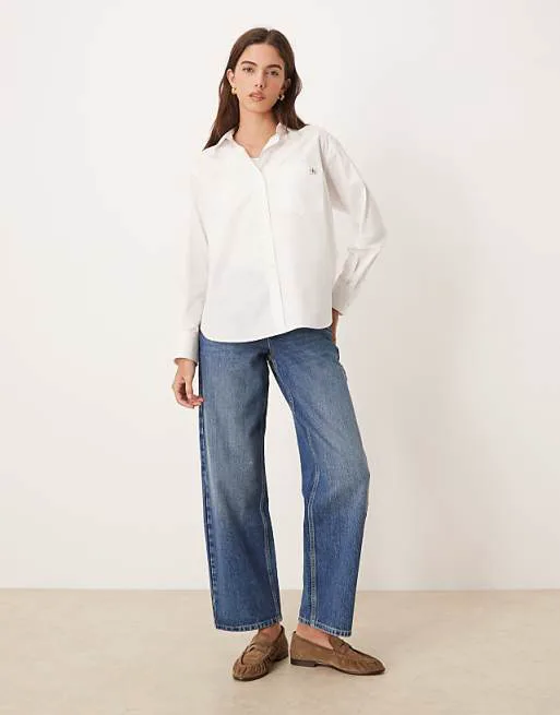 Белая рубашка свободного кроя из хлопкового поплина Calvin Klein Jeans
Белая рубашка свободного кроя из хлопкового поплина Calvin Klein Jeans