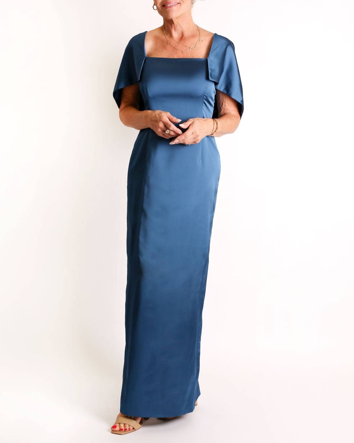 Camilyn Beth Платье «Флора» из бирюзового атласа
Camilyn Beth Платье «Флора» из бирюзового атласа