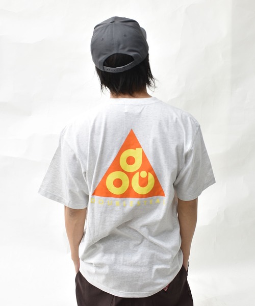 Футболка с треугольным логотипом, бренд DOUBLE STEAL, цвет пепельно-серый
Футболка с треугольным логотипом, бренд DOUBLE STEAL, цвет пепельно-серый