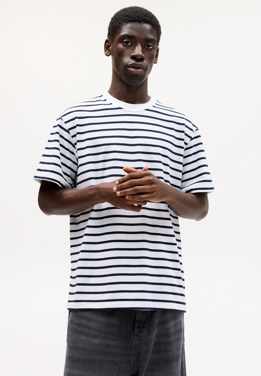 Футболка PULL&BEAR STRIPED , Dark Blue
Футболка PULL&BEAR STRIPED , Dark Blue