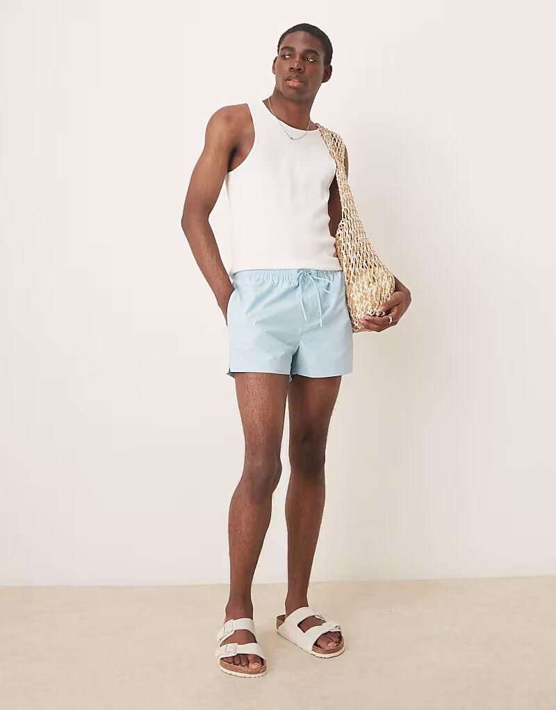 Плавки-шорты Calvin Klein со шнурком и тесьмой светло-голубого цвета
Плавки-шорты Calvin Klein со шнурком и тесьмой светло-голубого цвета