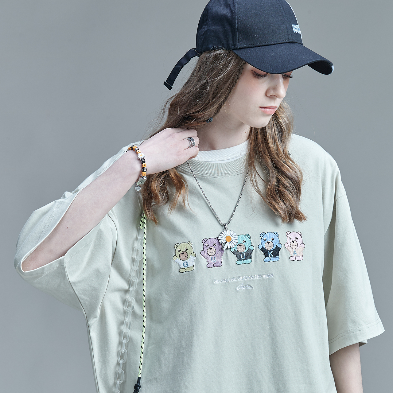 Guuka Браслет из алюминиевого сплава унисекс серебристый
Guuka Браслет из алюминиевого сплава унисекс серебристый