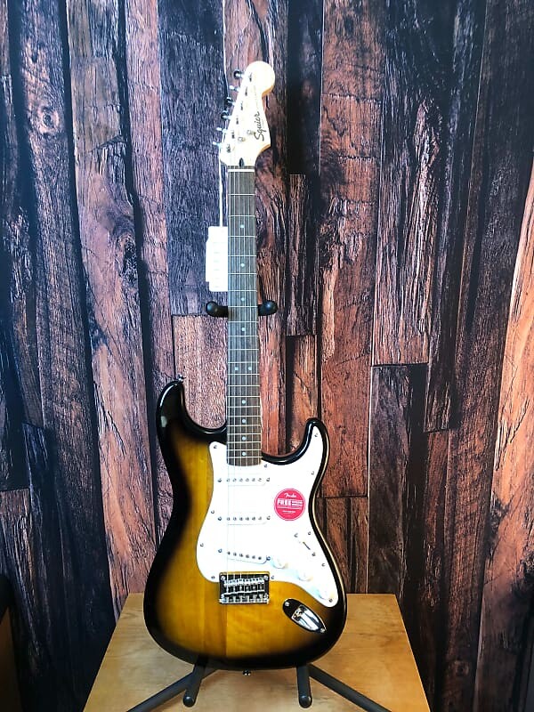 Электрогитара Squier Bullet Strat HT with Indian Laurel Fretboard Brown Sunburst
Электрогитара Squier Bullet Strat HT with Indian Laurel Fretboard Brown Sunburst