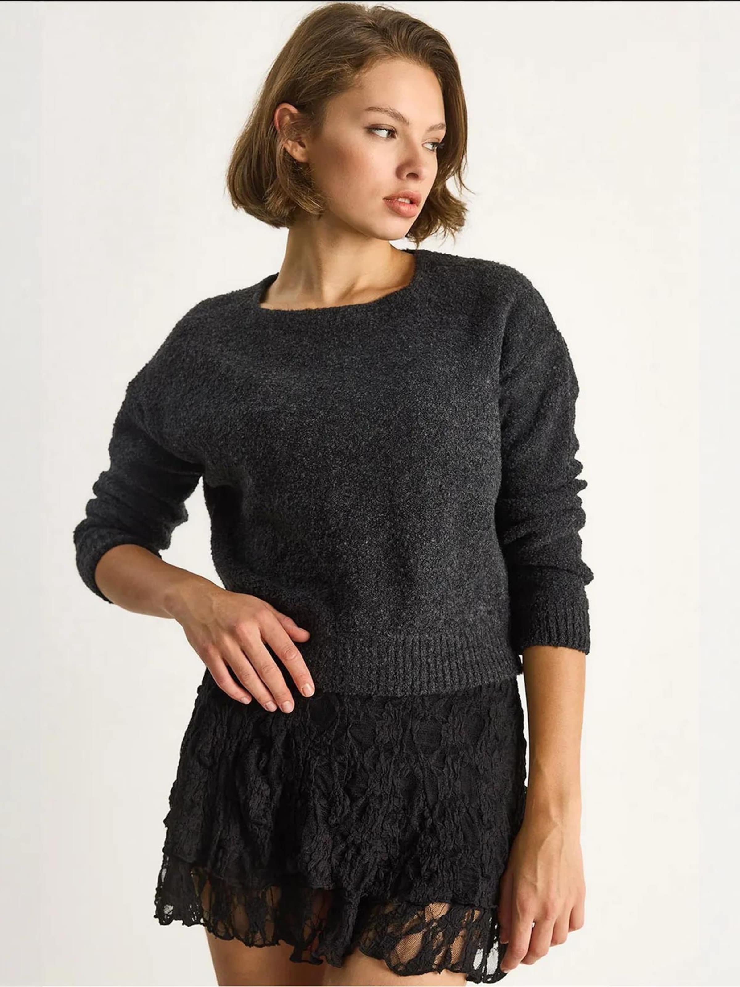 Bianco Lucci Свитер в черном цвете
Bianco Lucci Свитер в черном цвете