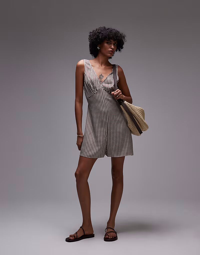 Атласный комбинезон с V-образным вырезом в мелкую коричневую клетку Topshop
Атласный комбинезон с V-образным вырезом в мелкую коричневую клетку Topshop