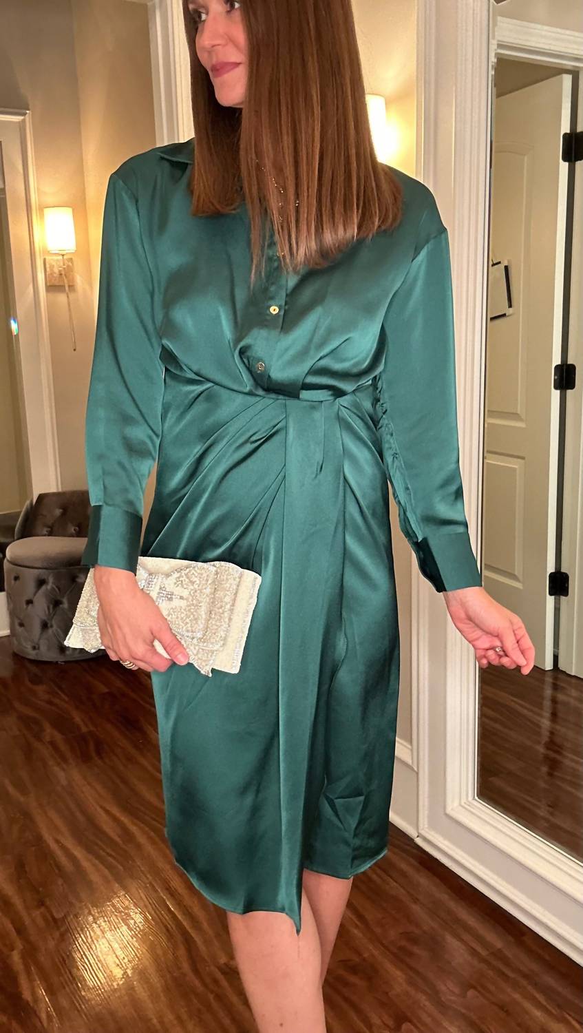 Платье-рубашка миди из атласа с оборками в изумрудном цвете Dress Day, цвет emerald
Платье-рубашка миди из атласа с оборками в изумрудном цвете Dress Day, цвет emerald