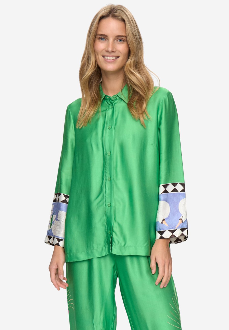 Блуза Nümph Button-down blouse, Vibrant Green/Green
Блуза Nümph Button-down blouse, Vibrant Green/Green