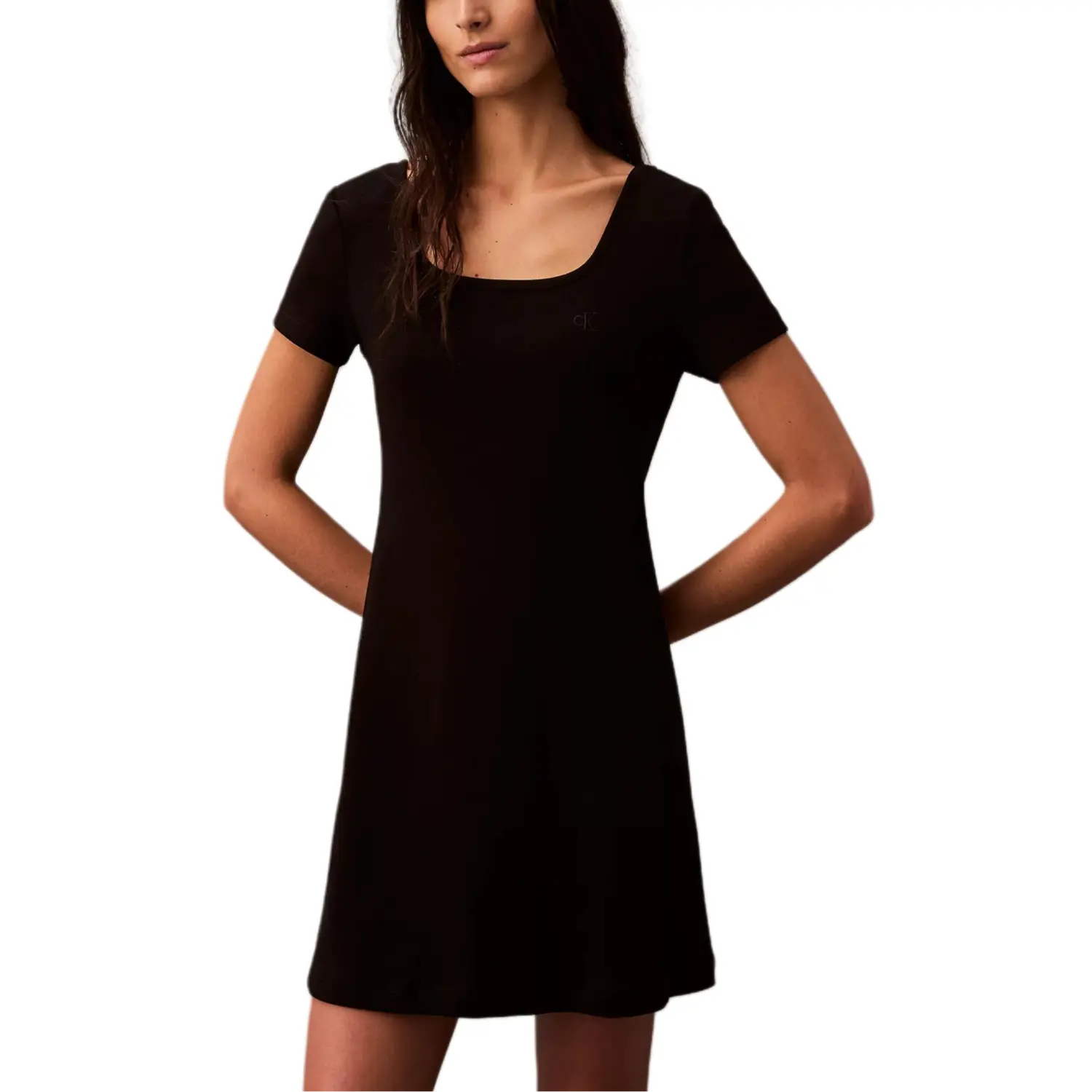 Calvin Klein Женское черное платье с коротким рукавом
Calvin Klein Женское черное платье с коротким рукавом