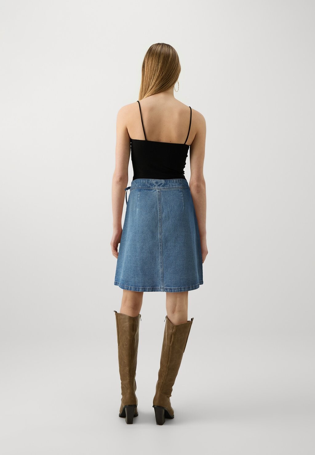 Юбка из денима ONLVILLA WRAP TIE SKIRT ONLY, светло-голубой деним
Юбка из денима ONLVILLA WRAP TIE SKIRT ONLY, светло-голубой деним