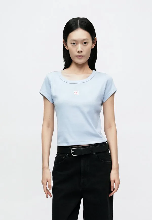Футболка с надписью "baby tee" (базовая футболка) Calvin Klein Jeans, Casual Blue, Синий, Футболка с надписью "baby tee" (базовая футболка) Calvin Klein Jeans, Casual Blue
Футболка с надписью "baby tee" (базовая футболка) Calvin Klein Jeans, Casual Blue, Синий, Футболка с надписью "baby tee" (базовая футболка) Calvin Klein Jeans, Casual Blue