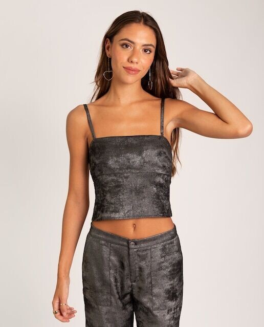 Женский топ на бретелях и открытой спиной The-Are, серебряный
Женский топ на бретелях и открытой спиной The-Are, серебряный