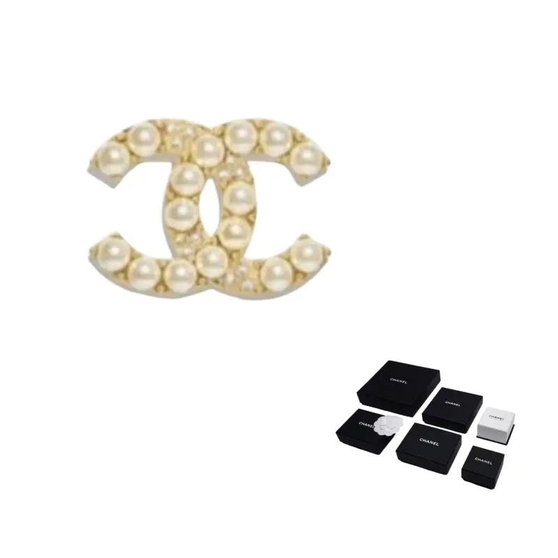 Металлическая брошь женская золотая CHANEL
Металлическая брошь женская золотая CHANEL