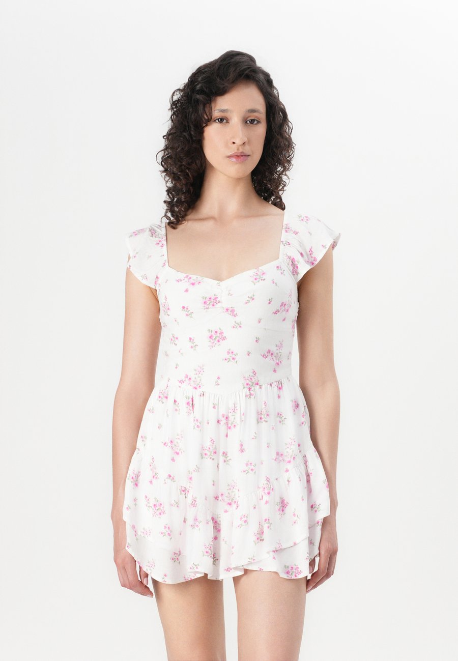 Платье Hollister Co. FLUTTER SLEEVE PINCH BUST MINI SKORT DRESS, White
Платье Hollister Co. FLUTTER SLEEVE PINCH BUST MINI SKORT DRESS, White