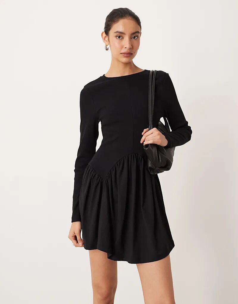 Мини-платье ASOS DESIGN с длинными рукавами и глубоким вырезом на подоле, черное
Мини-платье ASOS DESIGN с длинными рукавами и глубоким вырезом на подоле, черное