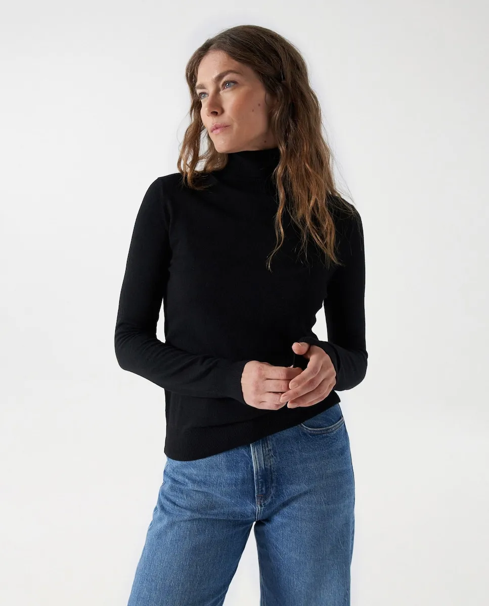 Женский вязаный свитер с высоким воротником Salsa Jeans, черный
Женский вязаный свитер с высоким воротником Salsa Jeans, черный