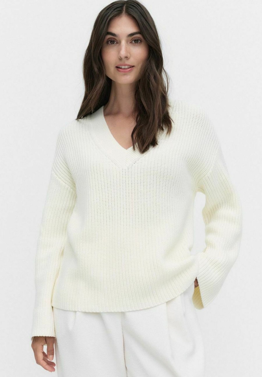 Джемпер STOCKH LM Studio SUMMER VNECK, Offwhite/White
Джемпер STOCKH LM Studio SUMMER VNECK, Offwhite/White