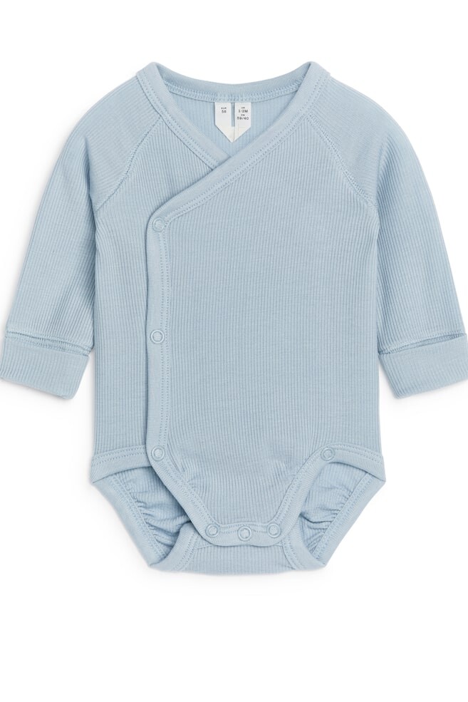 Широкий комбинезон в рубчик для новорожденных Arket, голубой 
Широкий комбинезон в рубчик для новорожденных Arket, голубой