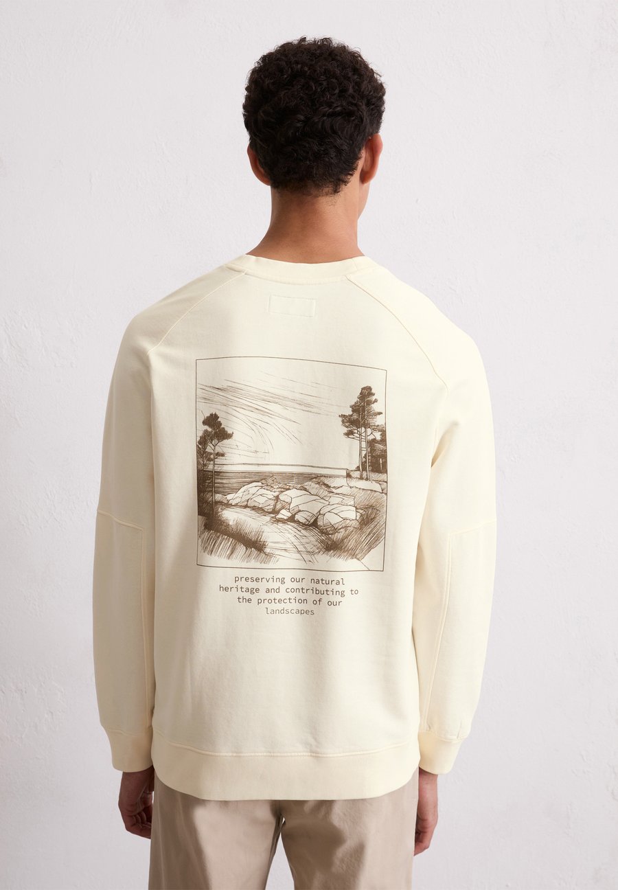 Толстовка Marc O'Polo LONG SLEEVE CREW NECK RAGLAN SLEEVES, White Cotton/Off-White
Толстовка Marc O'Polo LONG SLEEVE CREW NECK RAGLAN SLEEVES, White Cotton/Off-White