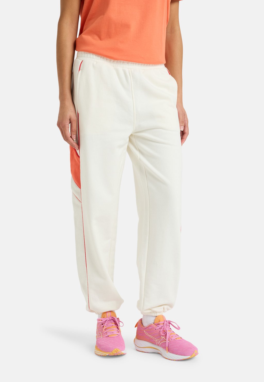 Спортивные штаны ESSENTIAL ENERGY Roxy, белый
Спортивные штаны ESSENTIAL ENERGY Roxy, белый