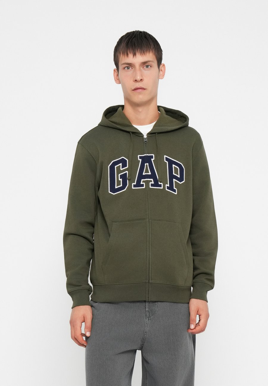 Толстовка GAP HERITAGE LOGO, Black Moss/Dark Green
Толстовка GAP HERITAGE LOGO, Black Moss/Dark Green