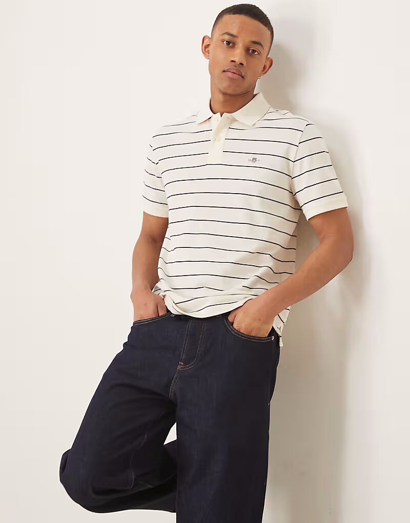 Поло из пике с логотипом GANT Shield в кремовом цвете
Поло из пике с логотипом GANT Shield в кремовом цвете