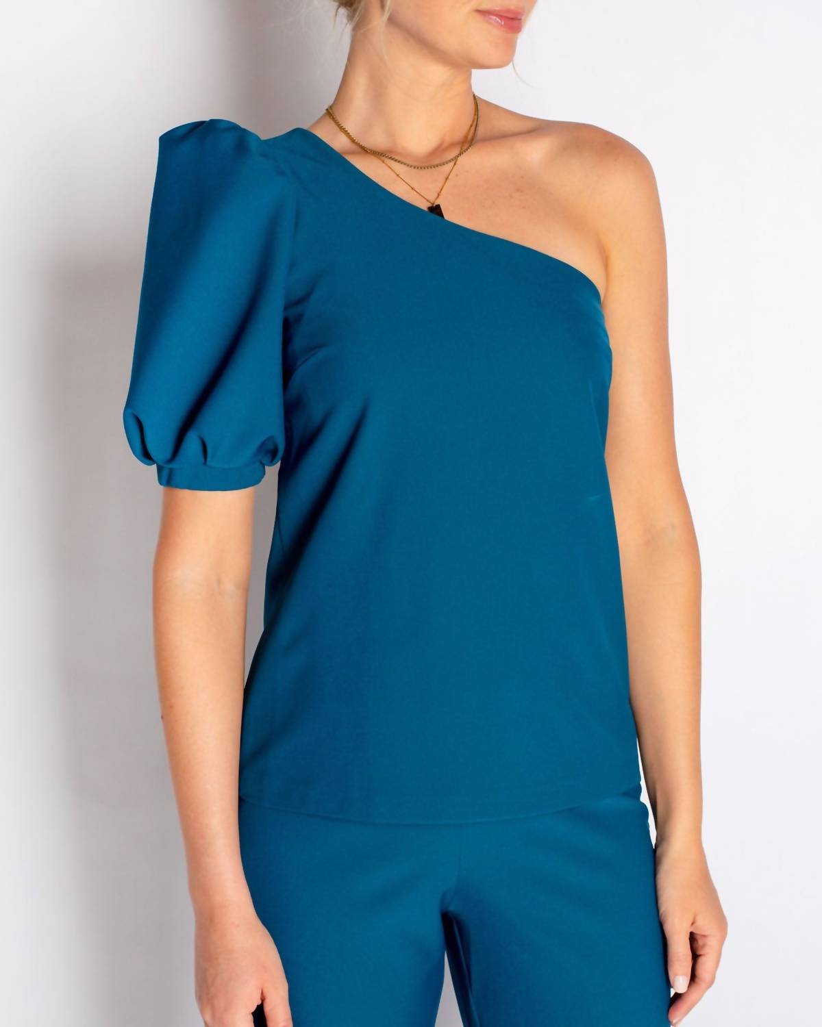 Топ Ava в цвете морской волны Camilyn Beth, Teal
Топ Ava в цвете морской волны Camilyn Beth, Teal